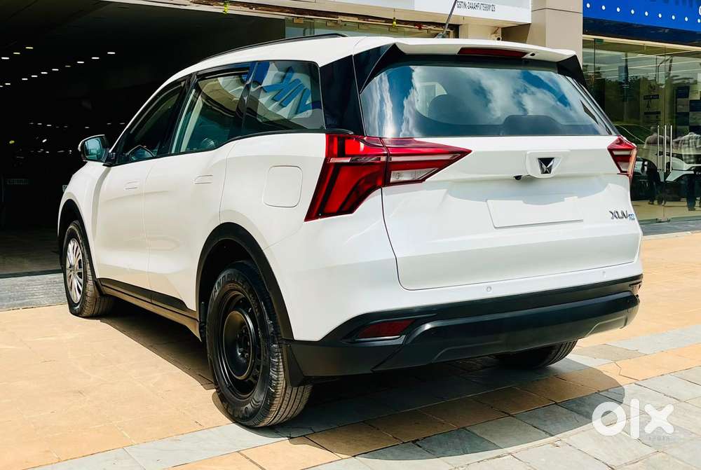 Mahindra Xuv700 Mx Petrol Mt 5 Str (e), 2022, Petrol