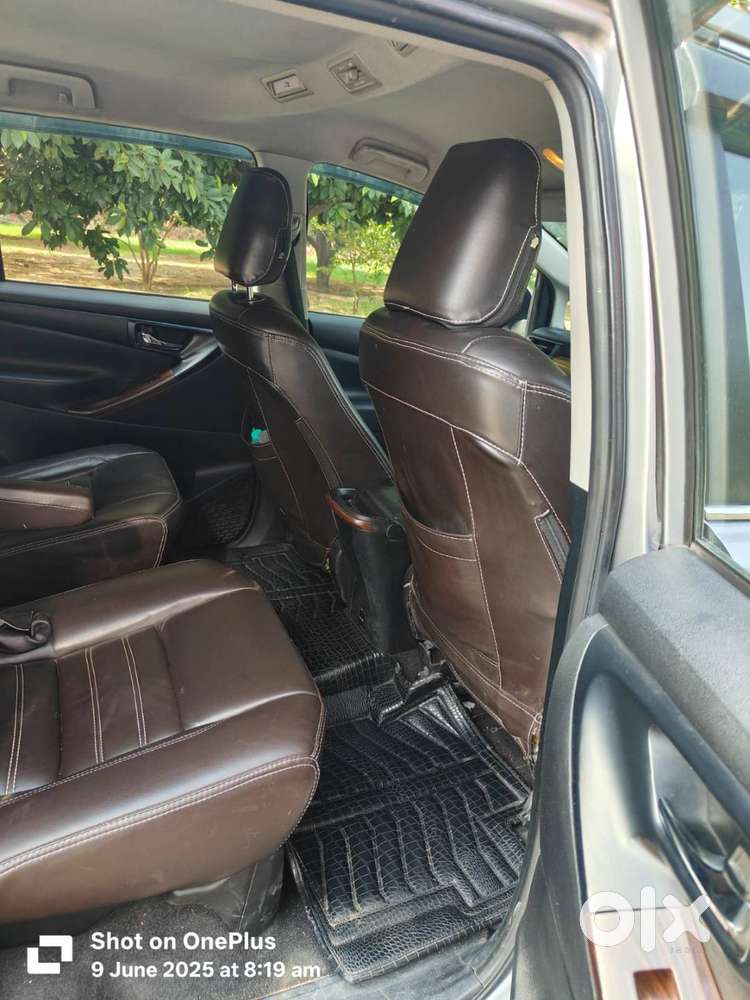 Good Condition Innova Crysta Gx 2.4 Diesel Manual 117000 Kms Driven