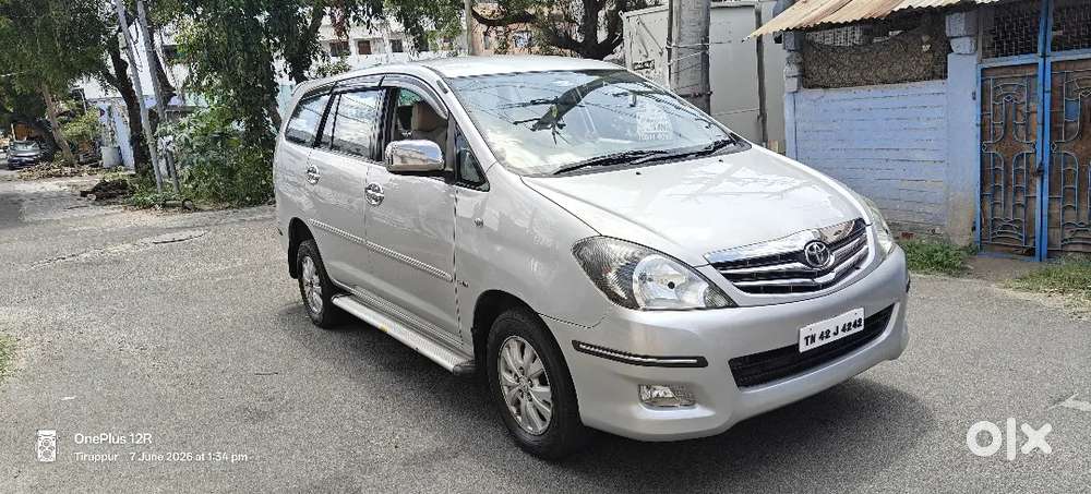 Toyota Innova 2.5 V 2011 Full Option Car Showroom Condition
