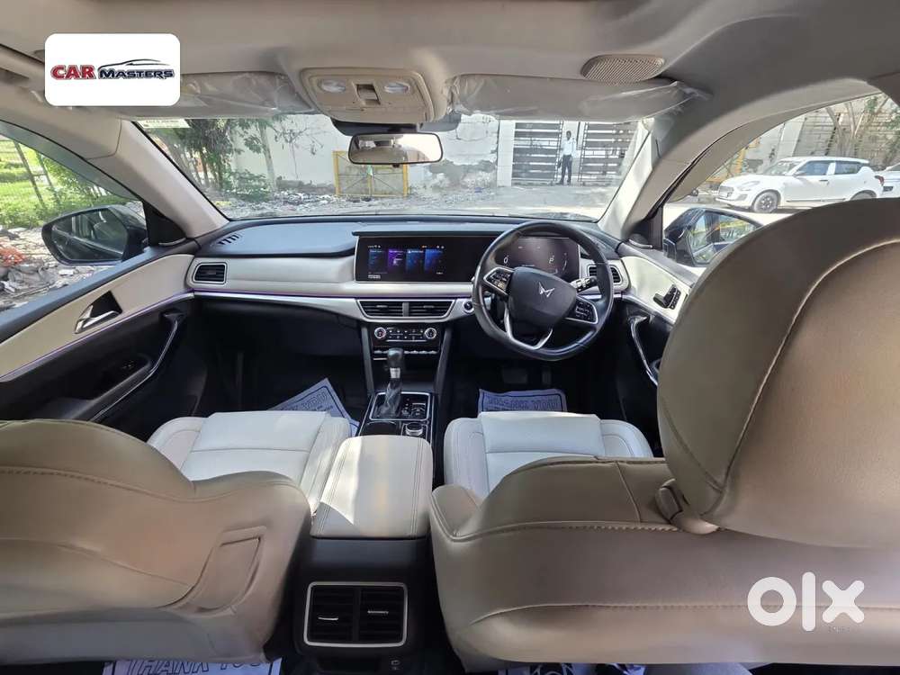 Mahindra Xuv700 2.2 Ax 7 Diesel At Luxury Pack Str Awd, 2023, Diesel