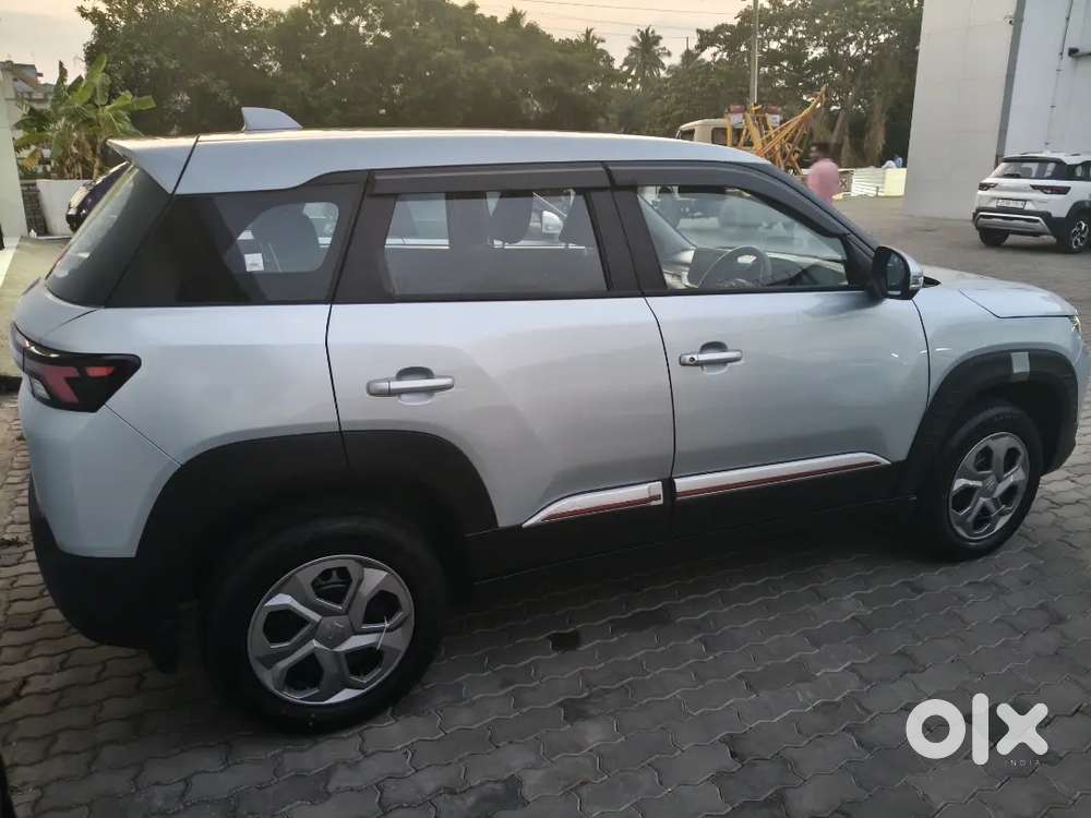 Maruti Suzuki Brezza 2025 Petrol 5000 Km Driven 24/12/2025 Delivery