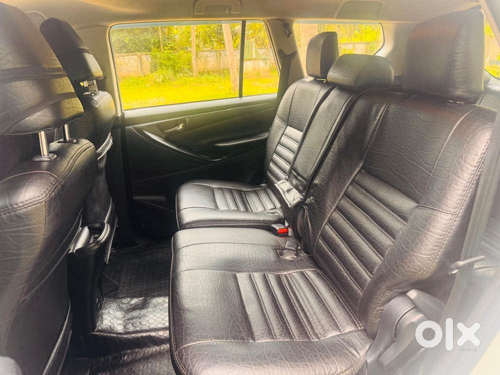 Toyota Innova Crysta 2.4 G Plus Mt 8 Str, 2024, Diesel