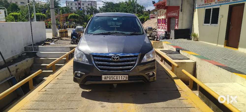 Toyota Innova 2011 Exllent Condition 60%tyres