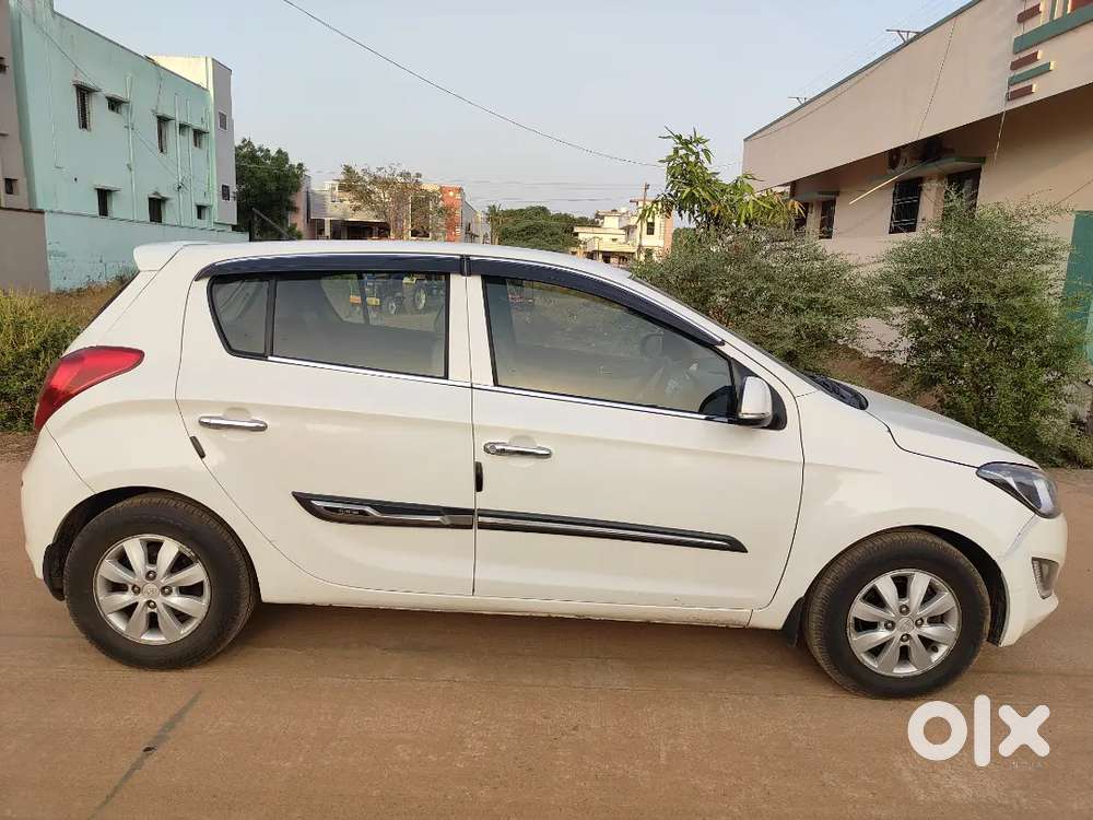 Hyundai I20 2013 Diesel 103000 Km Driven Well Maintained.