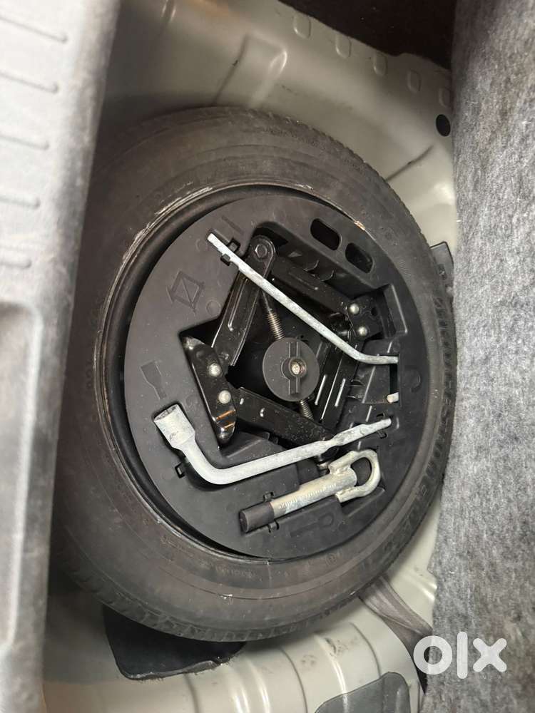 Mahindra Kuv 100 G80 K8 Dual Tone, 2018, Petrol