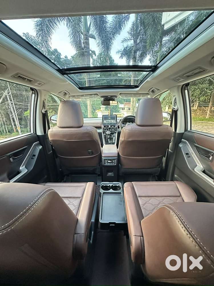 Toyota Innova Hycross 2.0 Zx (o) Hybrid 7 Str, 2025, Petrol