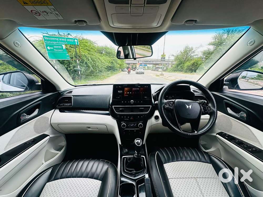 Mahindra Xuv 3xo Ax5 Pm Mt, 2025, Petrol