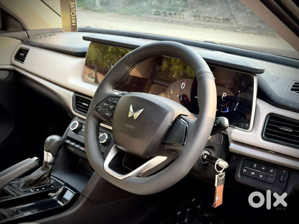 Mahindra Xuv700 2.0 Ax 7 Petrol At Str, 2023, Petrol