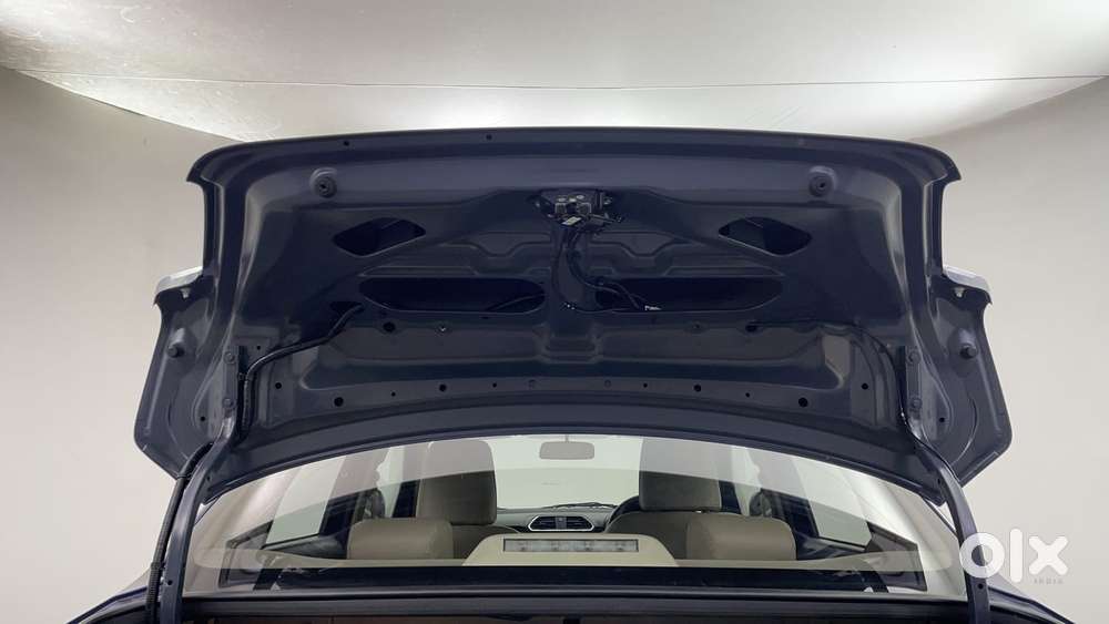 Maruti Suzuki Dzire Vxi Ags, 2022, Petrol