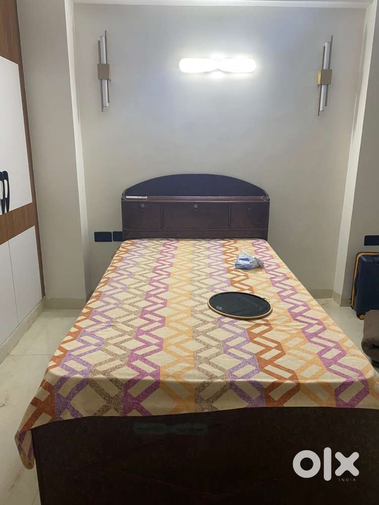 Bed with mattress and mattress for sale