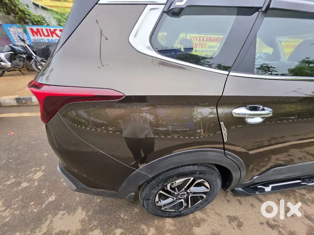 2022 Kia Carens Prestige Plus  Petrol At  31,000 Km