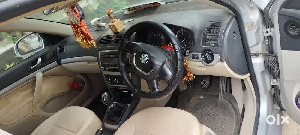 Skoda Laura Elegance 2013 Diesel New Battery New Tyr Insurance Chalu
