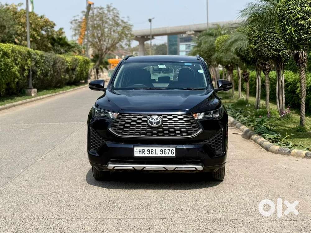 Toyota Innova Hycross