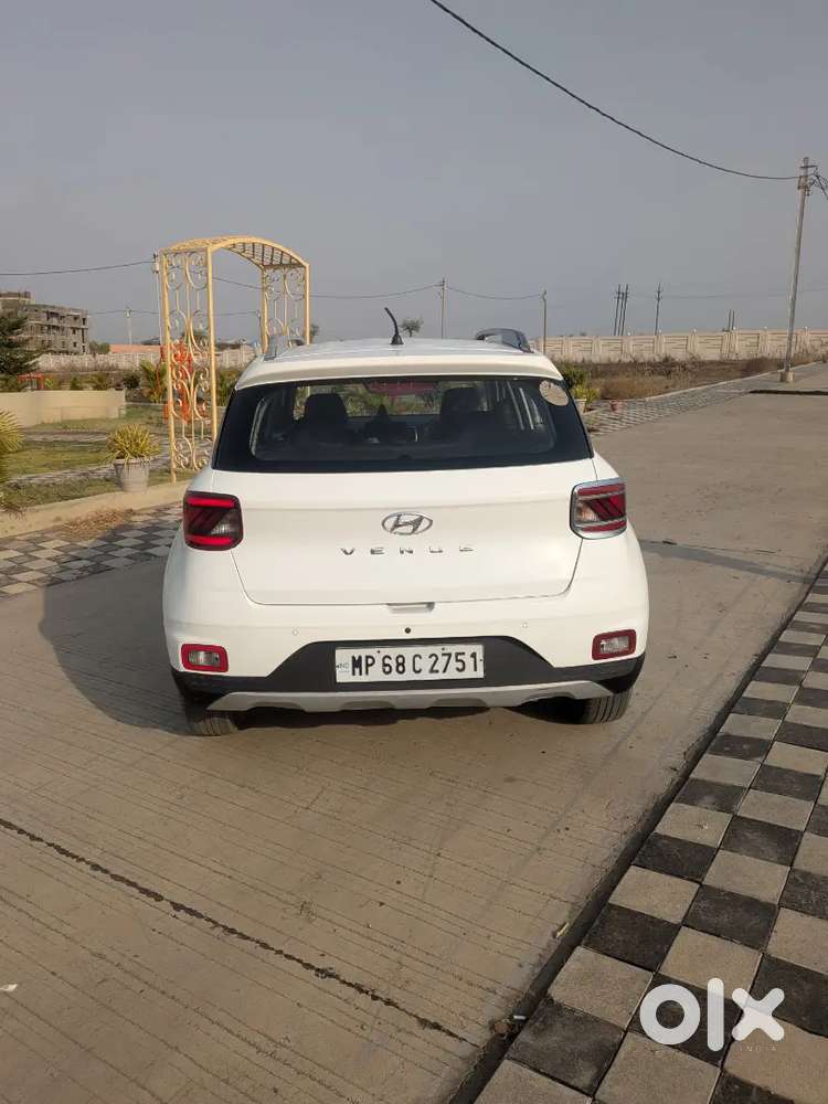 Brand New Venue Top Condition Petrol Variant