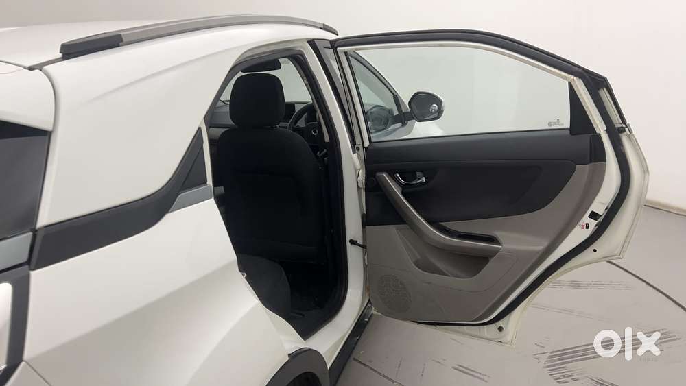 Tata Nexon 1.2 Revotron Xza Plus, 2018, Petrol