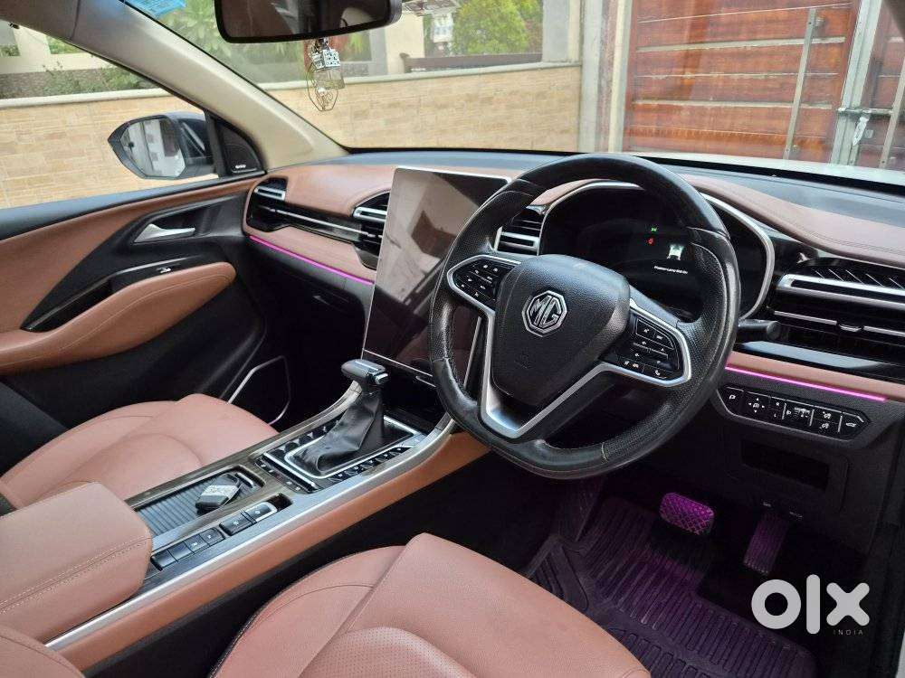 Mg Hector Plus Sharp Pro 1.5 Turbo Petrol  Cvt 7 Str Dual Tone, 2023..