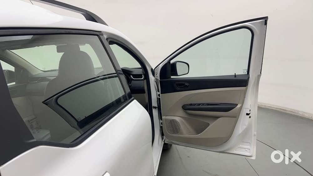 Renault Triber Rxt, 2022, Petrol