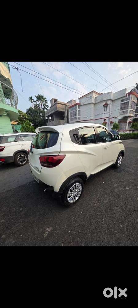 Mahindra Kuv 100 Mahindra-kuv-100-d75-k8, 2016, Petrol