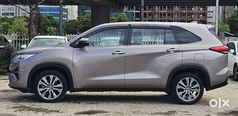 Toyota Innova Hycross 2.0 Zx (o) Hybrid 7 Str, 2023, Petrol