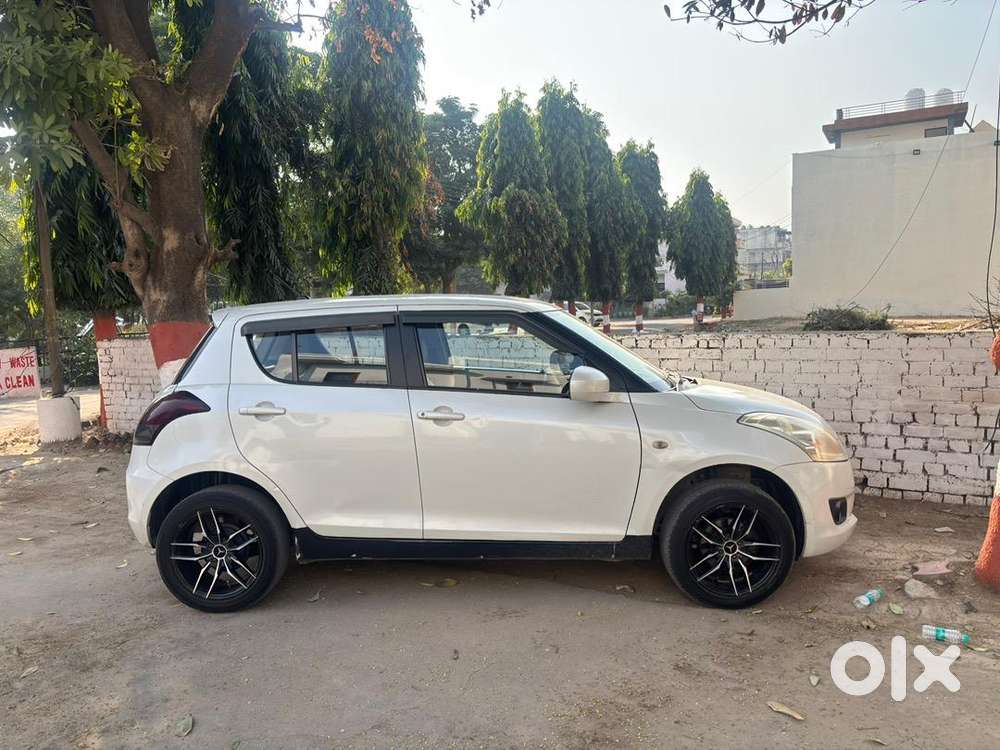 Maruti Suzuki Swift Manual Petrol 2012
