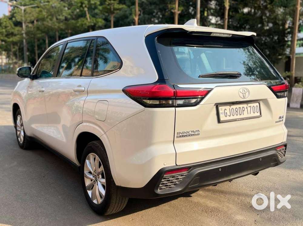 Toyota Innova Hycross, 2025, Petrol