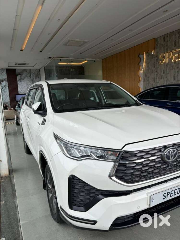 Toyota Innova Hycross 2.0 Vx Hybrid 7 Str, 2023, Petrol