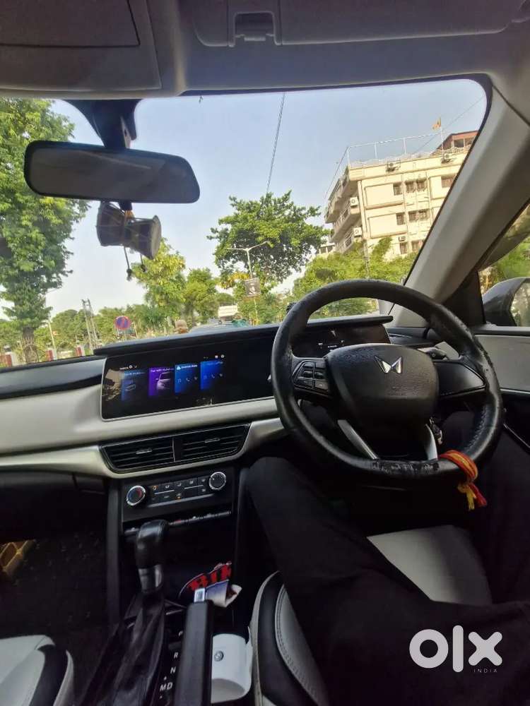 Mahindra Xuv700 2022 Petrol 52000 Km Driven