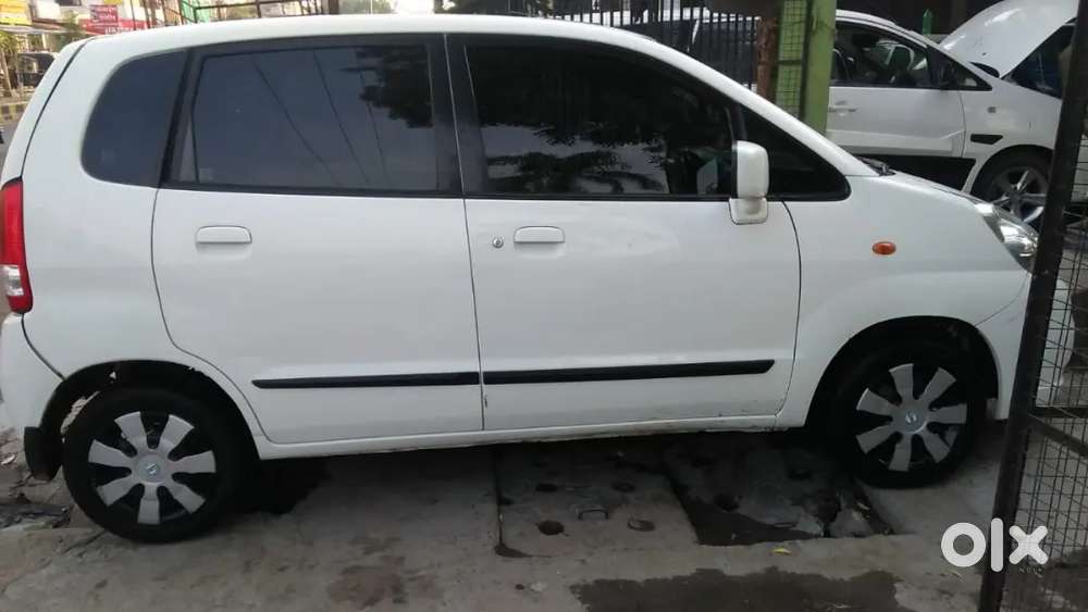 This Is A One-handed Car, And You Can See The Condition Of The Car In
