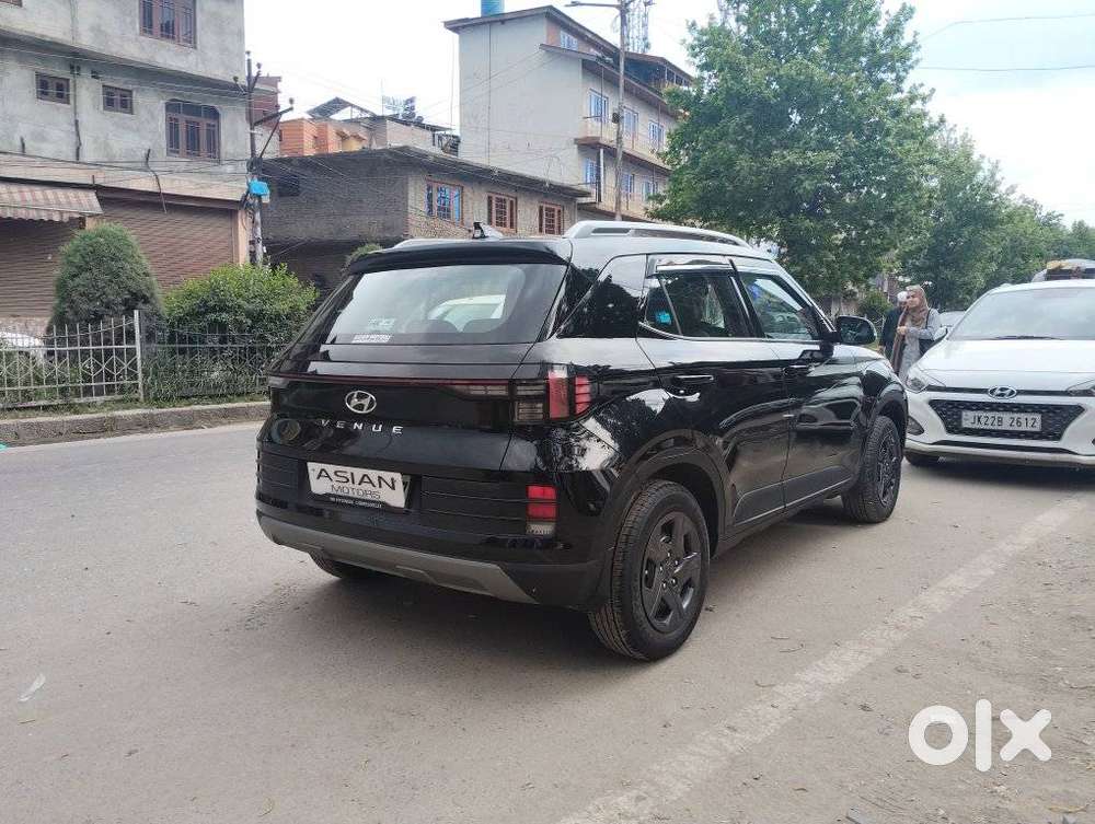 Hyundai Venue 1.2 S (o), 2024, Petrol