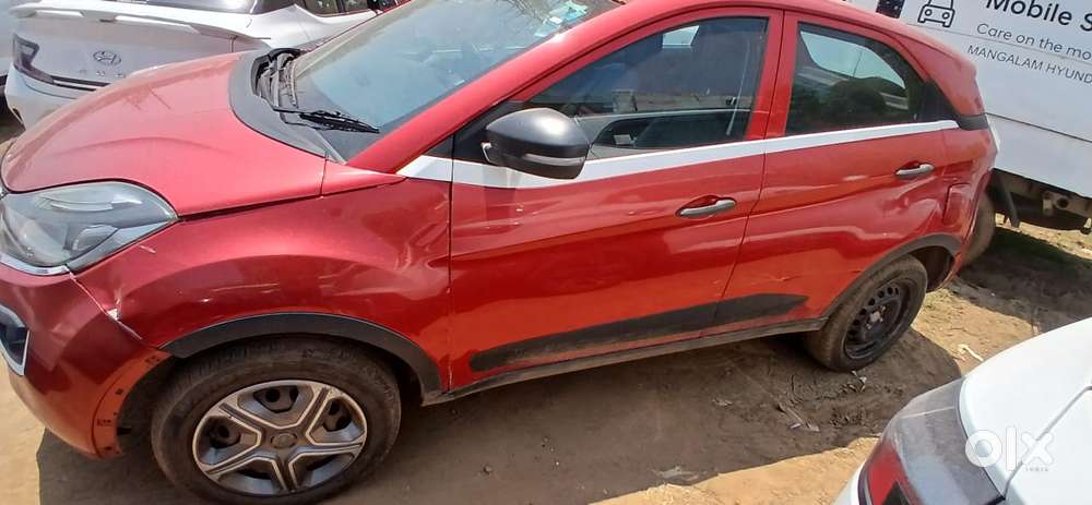 Tata Nexon 1.2 Revotron Xm (s), 2018, Petrol