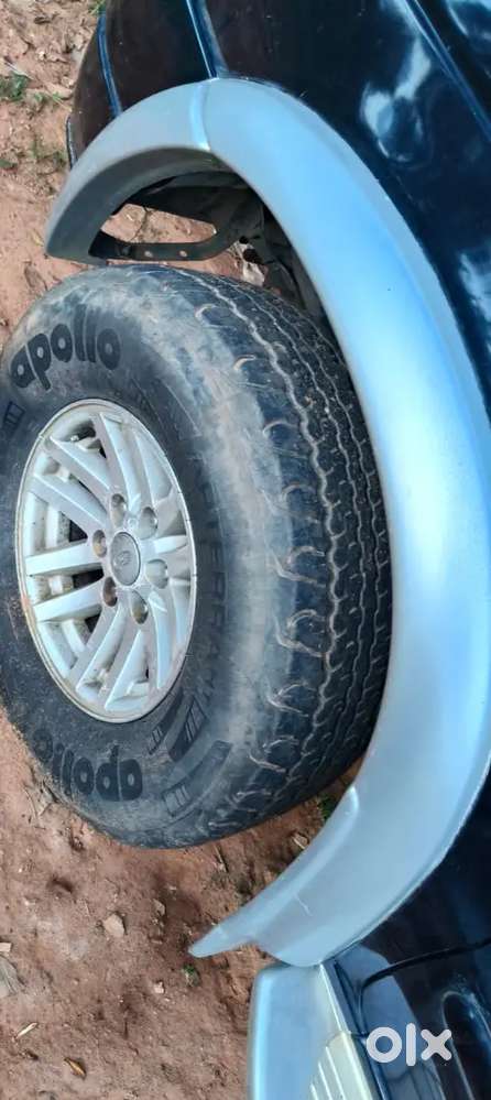 Black Ford Endeavour Car