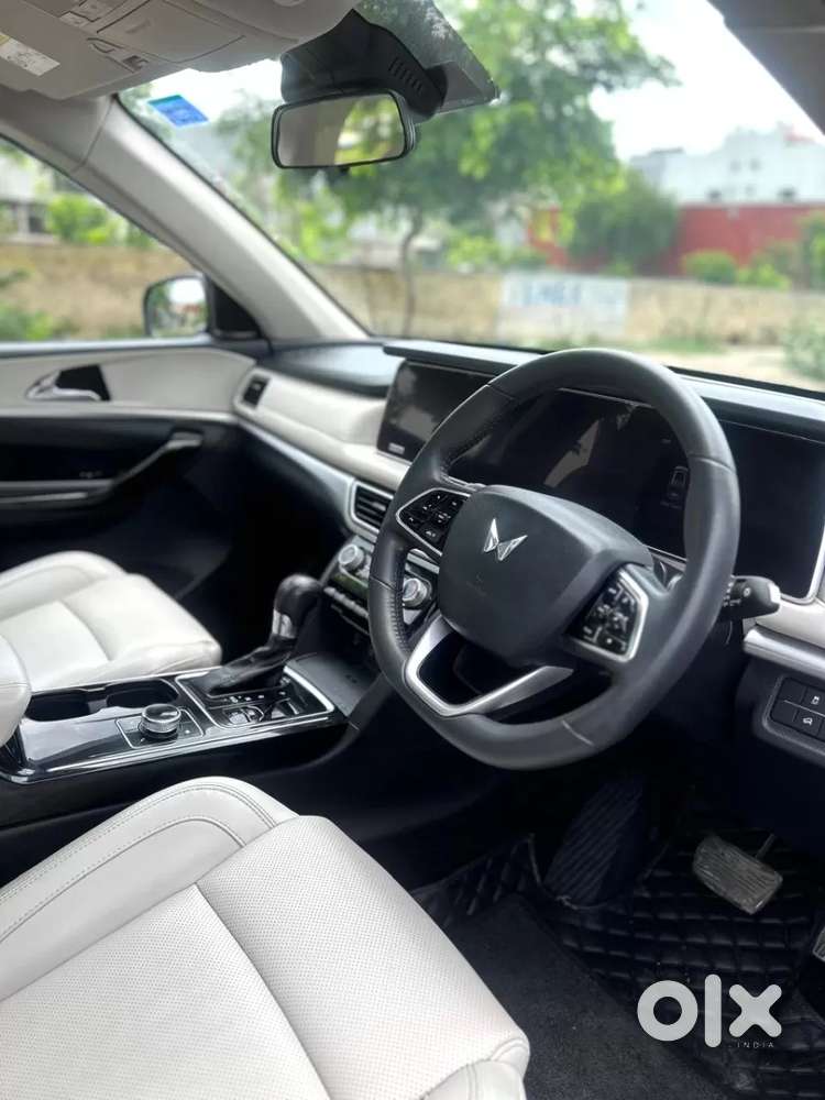 Mahindra Xuv700 Ax7 Luxury Pack Awd, 2022, Petrol