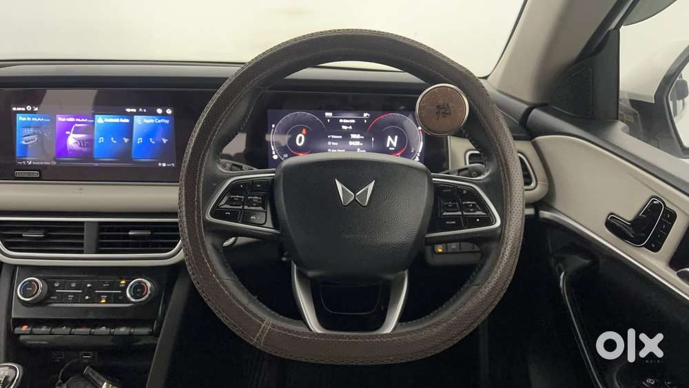 Mahindra Xuv700 2.0 Ax 7 Petrol Mt Str, 2022, Petrol