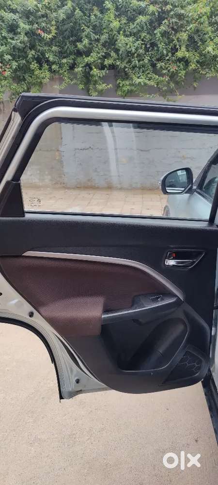 Maruti Suzuki Brezza Zxi At (petrol) &ndash; Single Owner &ndash; Sunroof