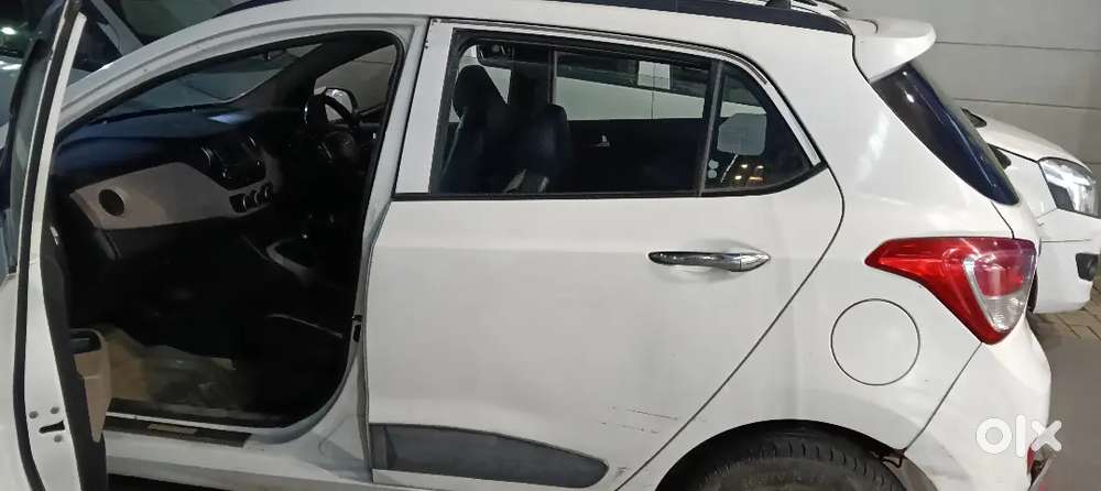 Hyundai Grand I10 2015 Diesel 130000 Km Driven