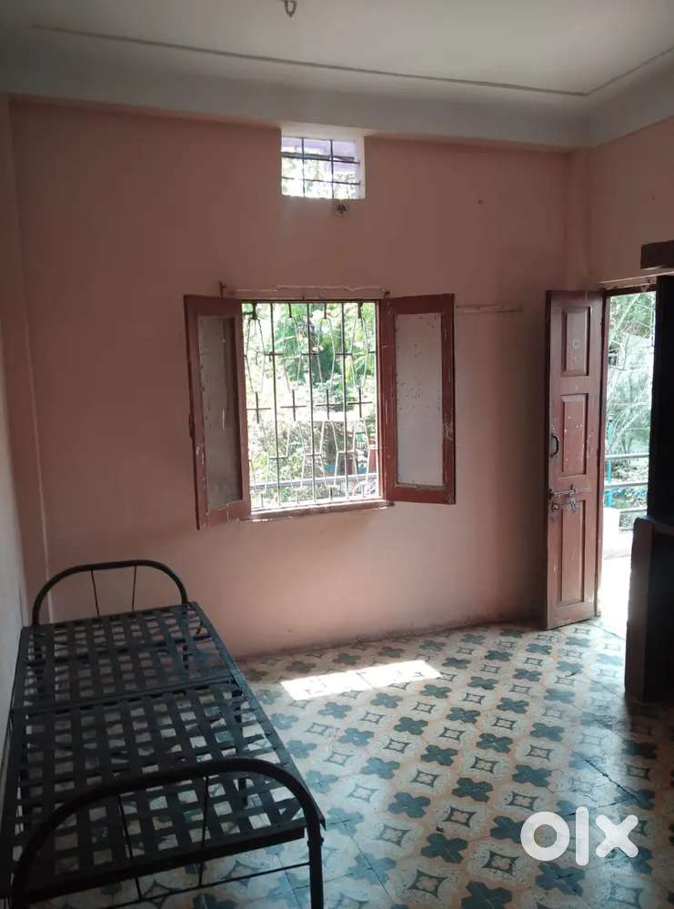 Single room for rent.Green garden facing.Free electricity bill.