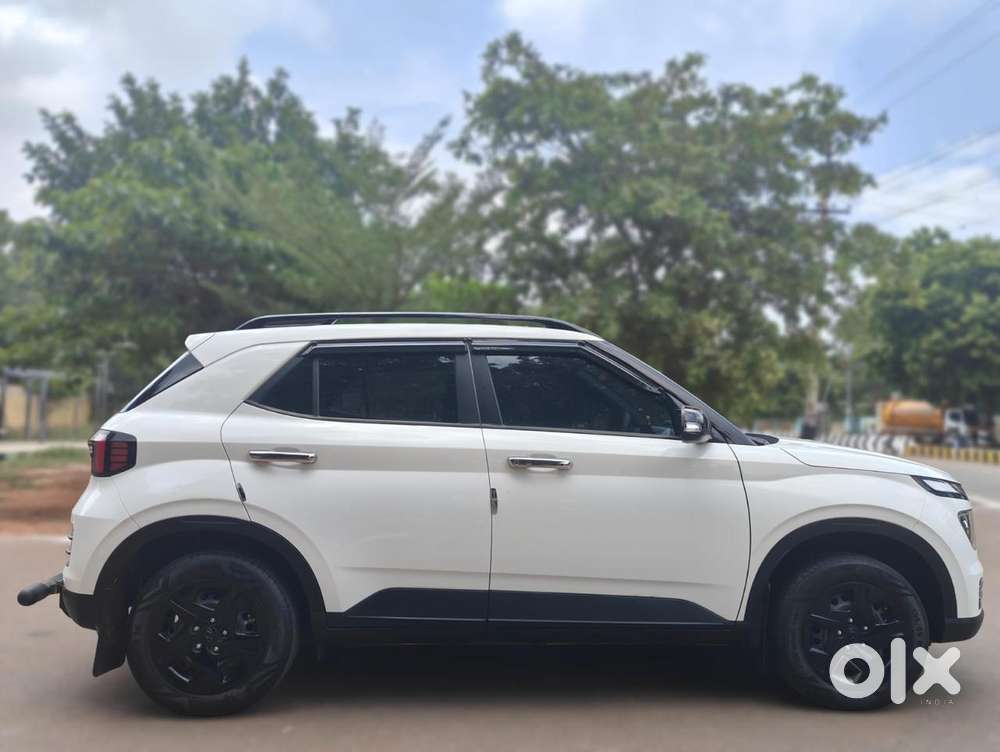 Hyundai Venue Sx Mt, 2023, Petrol