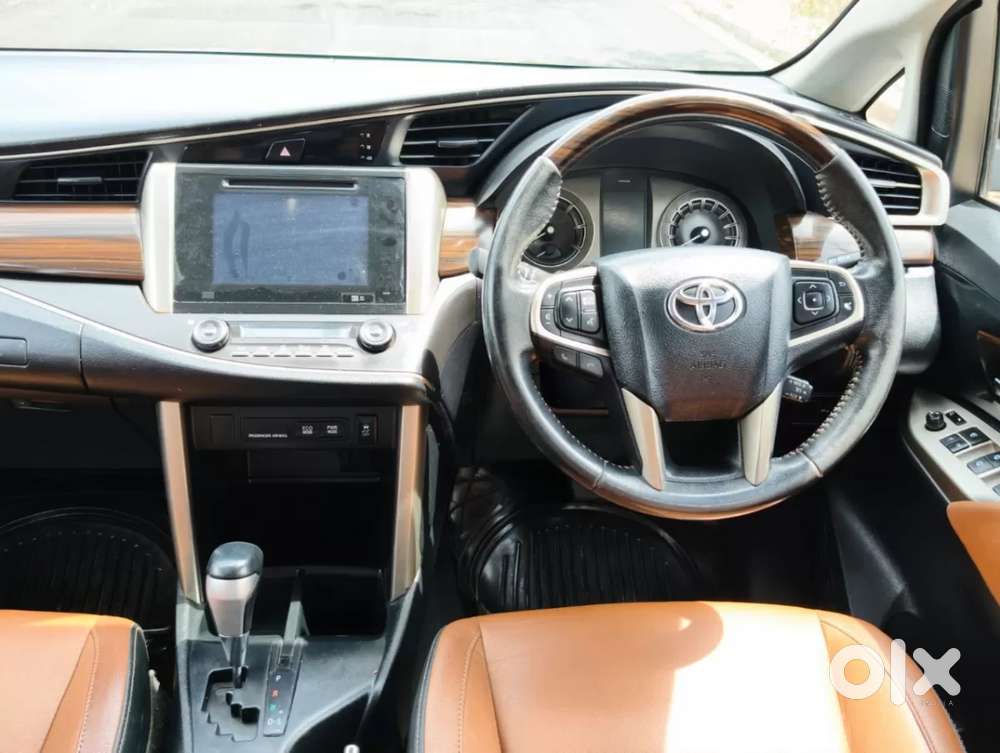 Toyota Innova Crysta 2.8 Zx At 7 Seater, 2017, Diesel