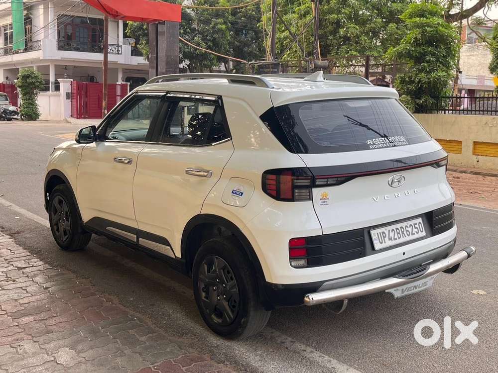 Hyundai Venue 1.2 S (o), 2024, Petrol