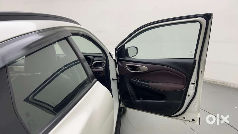 Maruti Suzuki Fronx Delta Plus 1.2l Mt, 2024, Petrol