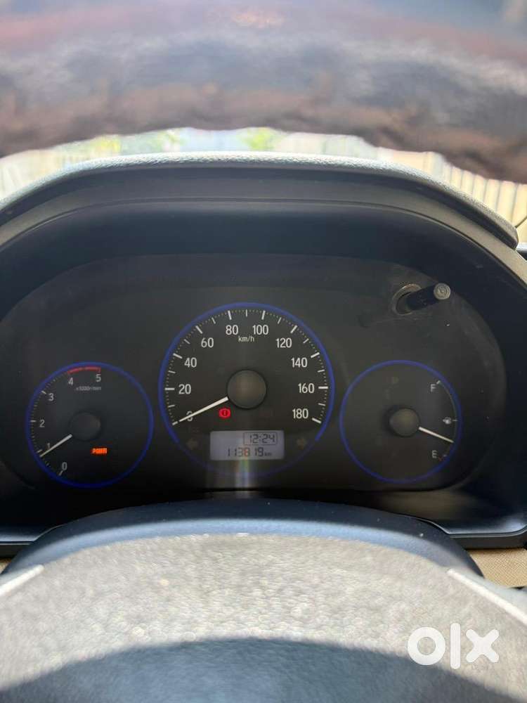 Well Mainted Amaze Honda With Avg Of 19 Km In City