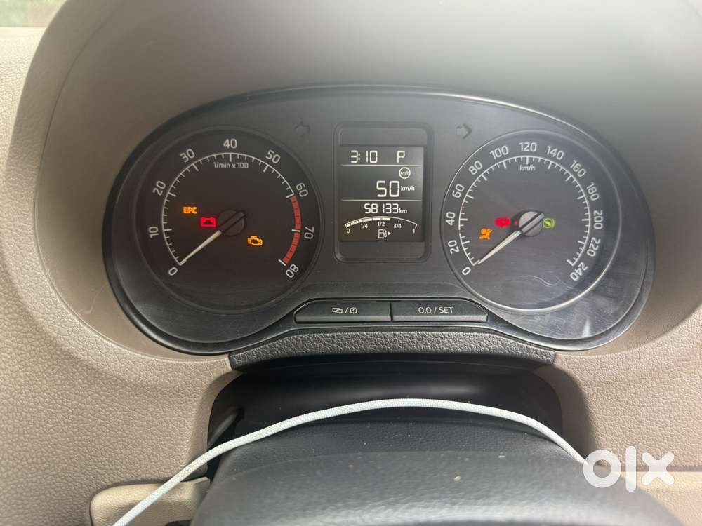 Skoda Rapid 1.6 Mpi At Elegance, 2015, Petrol
