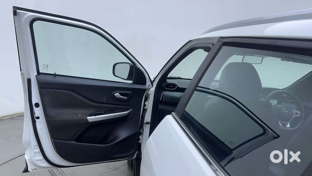 Nissan Magnite 1.0 Xv Premium, 2023, Petrol