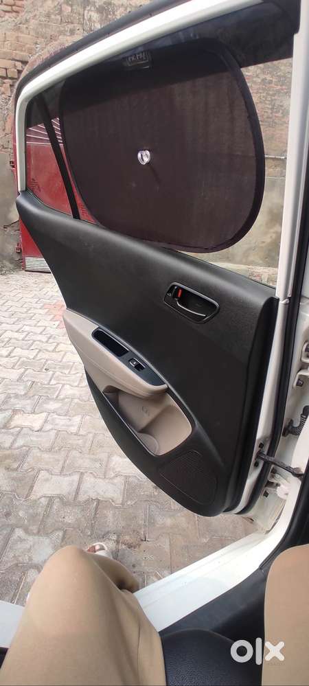5 Seats ‘ Good Sound System With Display System
