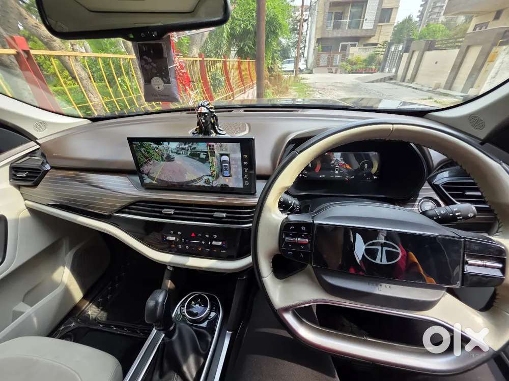 Urgent Sell!!!tata Safari Top Model Manual 2024 25000 Kms. @ 2400000