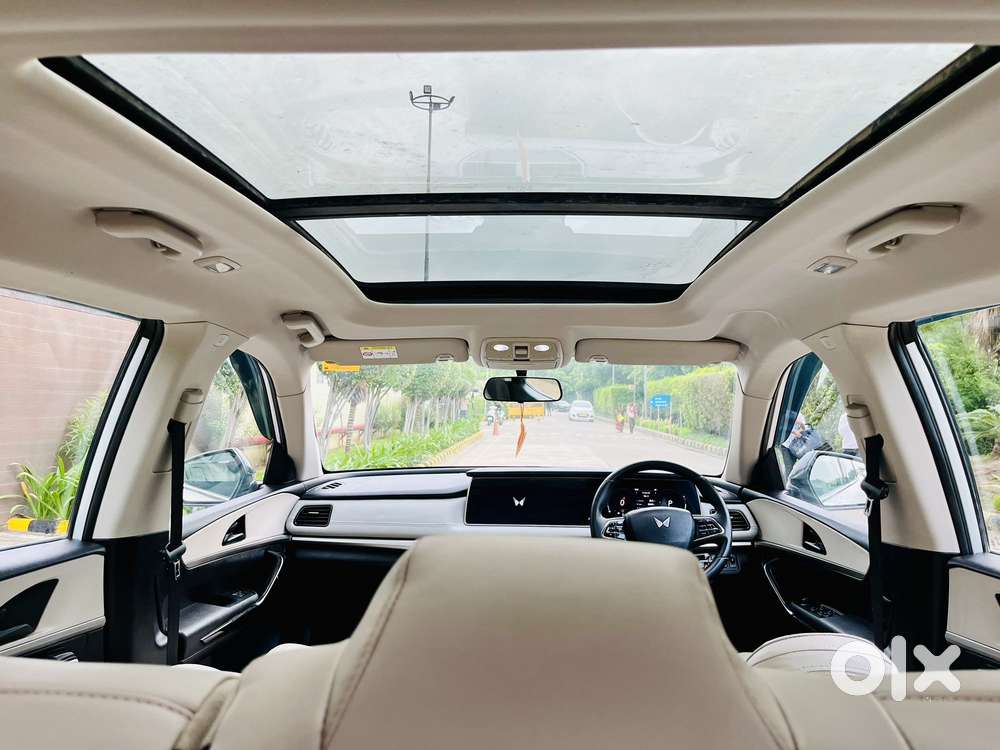 Mahindra Xuv700 2.2 Ax 5 Diesel At 7 Str, 2023, Diesel