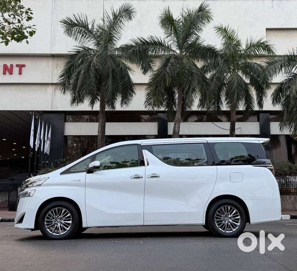 Toyota Vellfire 2.5 Executive Lounge, 2022, Petrol