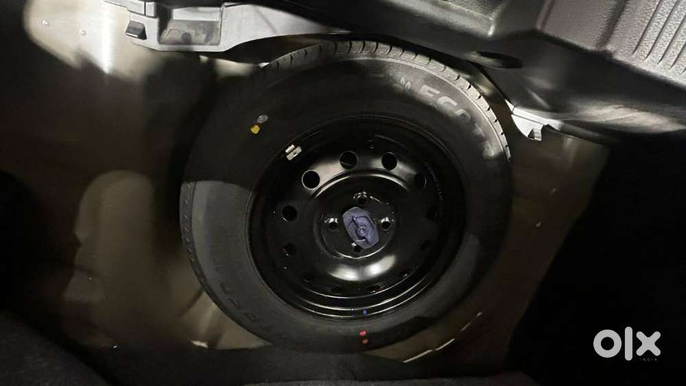 Maruti Suzuki Swift Vxi + Manual, 2026, Petrol