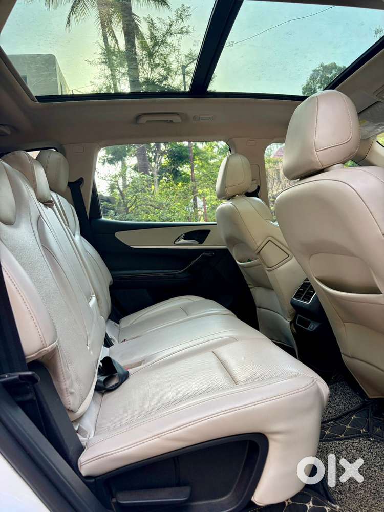Mahindra Xuv700 Ax7l 6 Str At, 2022, Diesel