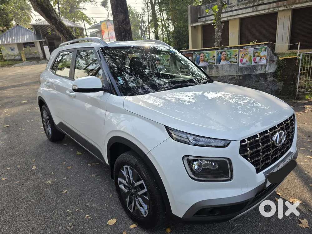 Well Maintained Hyundai Venue 2022 Turbo Petrol Under Company Warranty